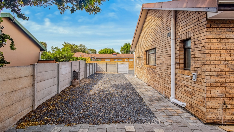 3 Bedroom Property for Sale in Monte Vista Western Cape